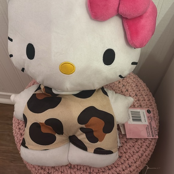 Hello kitty plush - Picture 2 of 3
